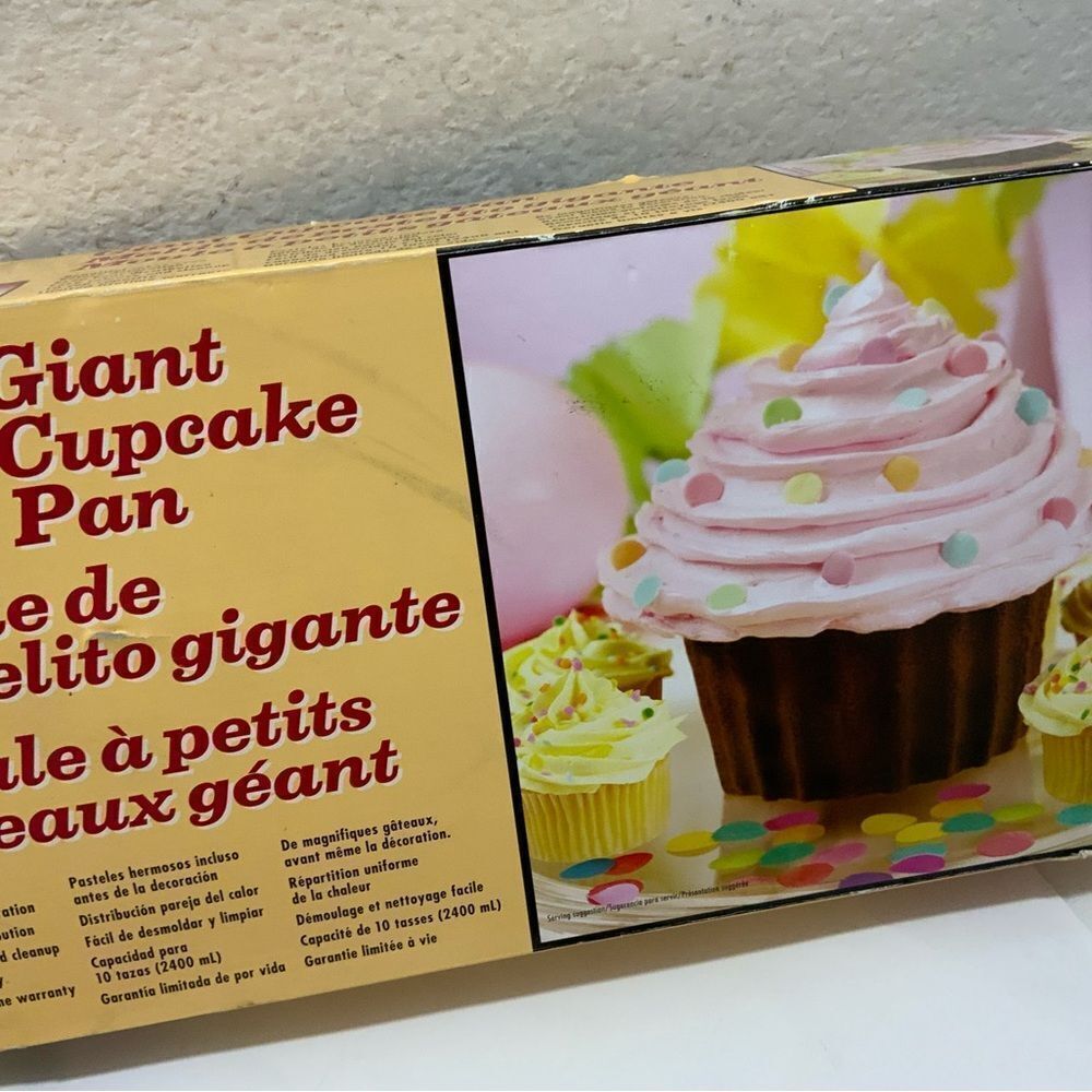 Wilton Giant Cupcake Pan Kitchen Bakeware Non Stick 10 Cup Mold - Picture 7 of 7